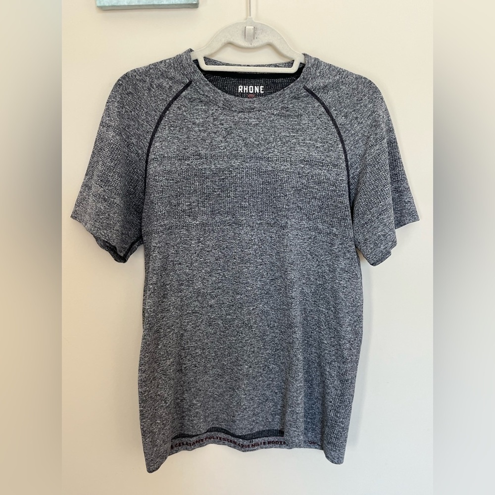 Rhone Seamless Heather Gray T-shirt Size Medium